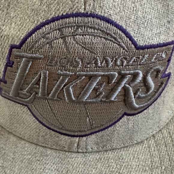 LA Lakers Snapback Flat Brim Gray Hat Cap - Picture 2 of 13